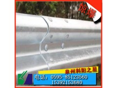 ?？谑懈咚俜雷膊ㄐ巫o欄板廠家 長樂波形護欄板 永泰高速護欄